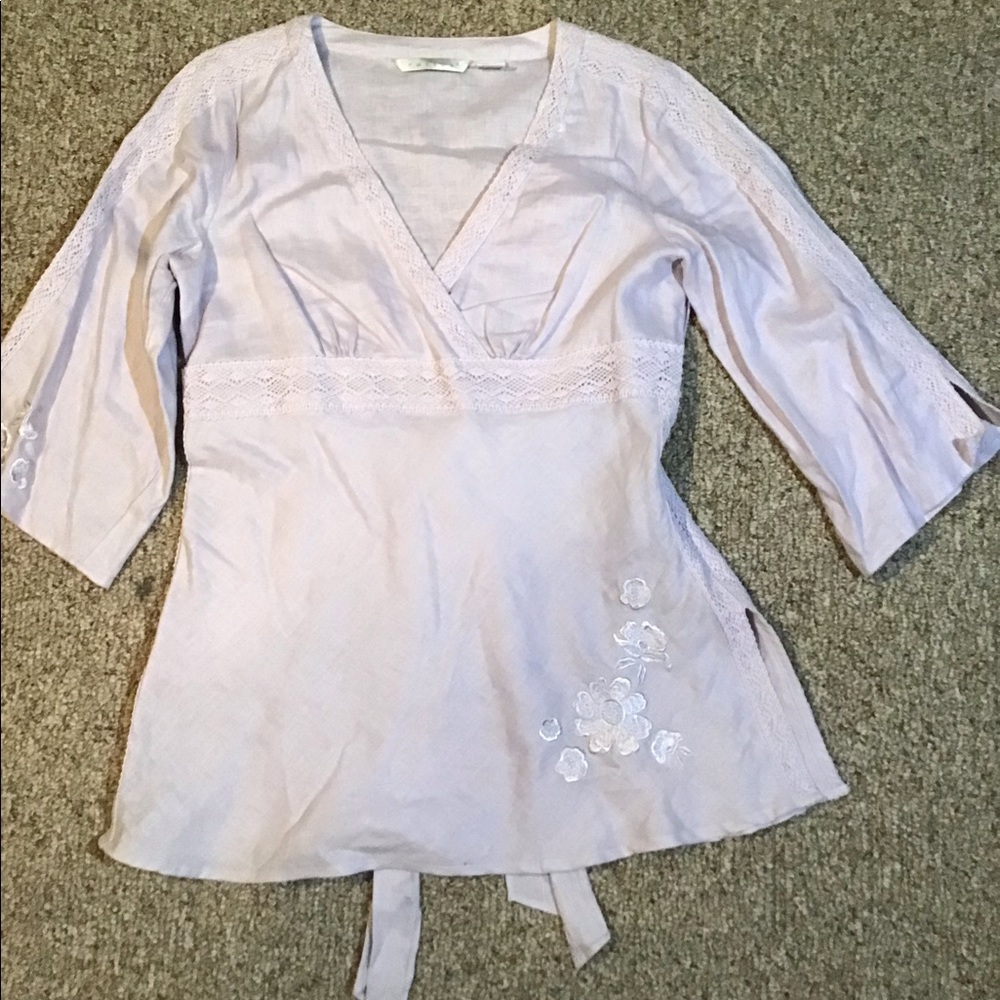 Women’s size medium 100% linen quarter length sleeve top V-neck